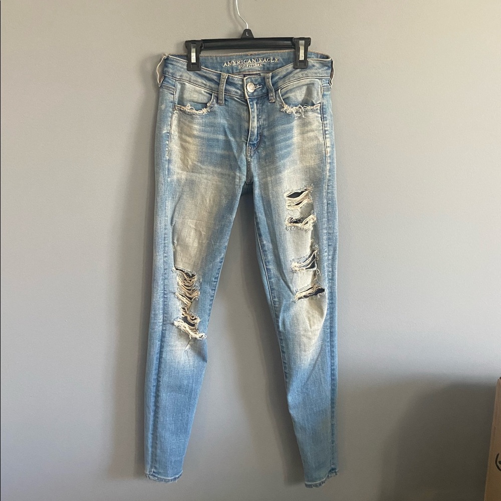 American Eagle Outfitters mid rise light wash distressed jegging
